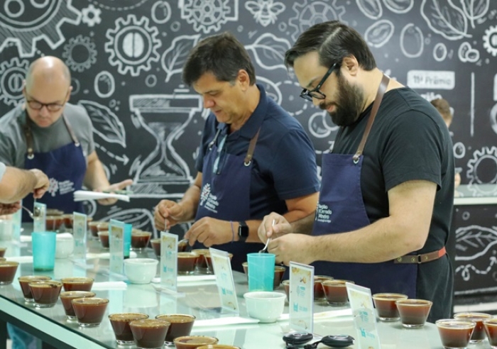 JÚRI INTERNACIONAL AVALIA MELHORES CAFÉS DO 11º PRÊMIO REGIÃO DO CERRADO