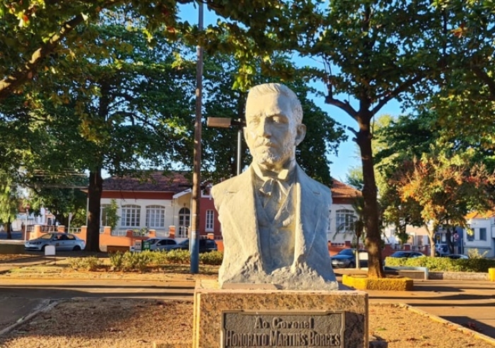 VIVA! BUSTO DO CEL HONORATO BORGES É RECUPERADO!