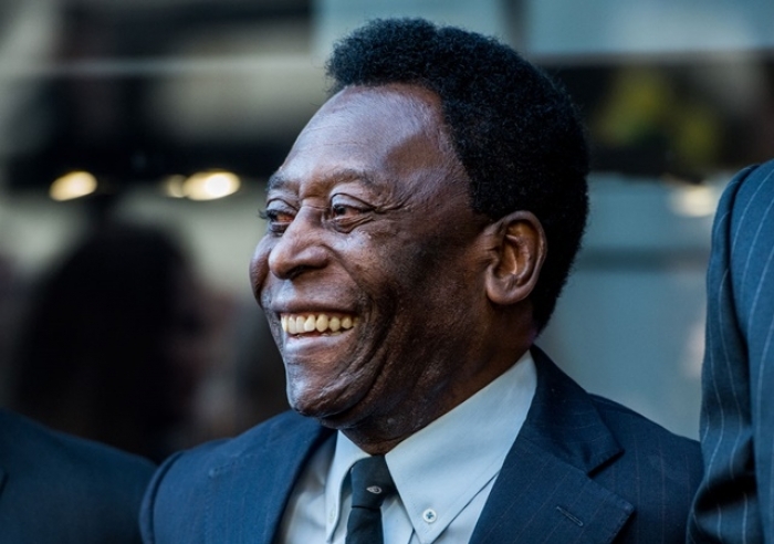 COM PROBLEMAS DE SAÚDE, PELÉ É INTERNADO EM SP