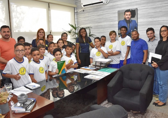 CÂMARA MUNICIPAL RECEBE A VISITA DOS ALUNOS DA EM LÍBIA LASSI LOPES