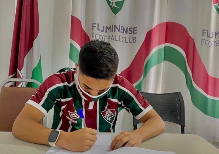 JOVEM PATROCINENSE ASSINA CONTRATO COM O FLUMINENSE/RJ