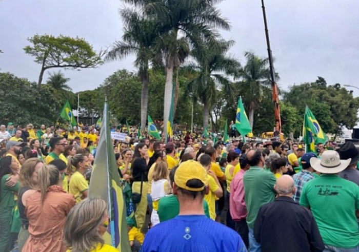 MANIFESTAÇÃO PACÍFICA PEDE INTERVENÇÃO FEDERAL NO PAÍS