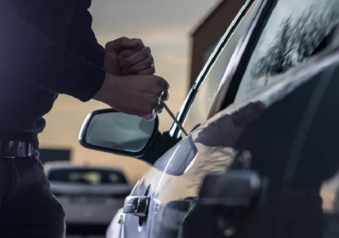 PM TENTA LOCALIZAR GOL VERDE, FURTADO NO ESTACIONAMENTO DA ANTIGA POLICLÍNICA