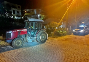 AÇÃO CONJUNTA ENTRE PM E DELEGACIA RURAL RECUPERA TRATORES FURTADOS EM FAZENDA; FORAM 50 HORAS DE TRABALHO ININTERRUPTO