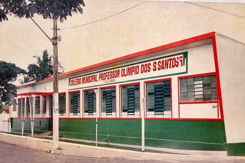 DO PIONEIRISMO À HISTÓRIA: O COLÉGIO OLÍMPIO DOS SANTOS E A DEMOCRATIZAÇÃO DO ENSINO EM PATROCÍNIO